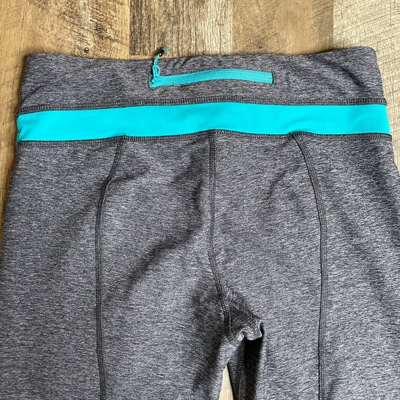 Lululemon Capri Leggings Grey and turquoise run - Picture 7 of 11